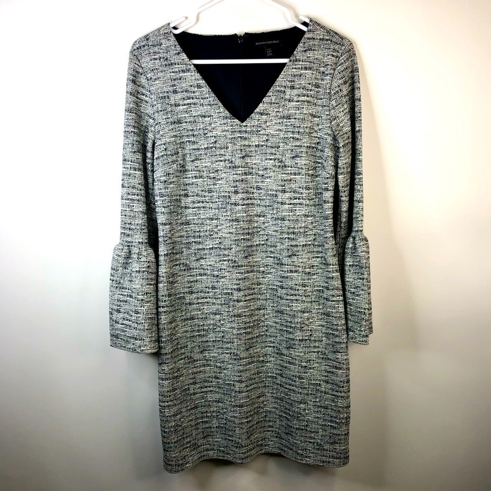 Banana Republic black white tweed v neck bell sleeve P/Small